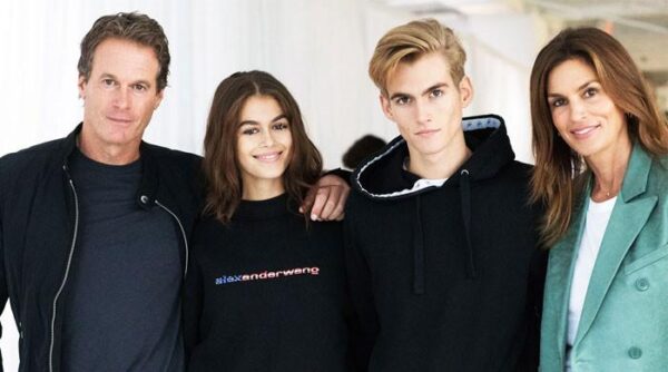 Cindy Crawford tries ‘not to offer advice’ to kids, here’s why