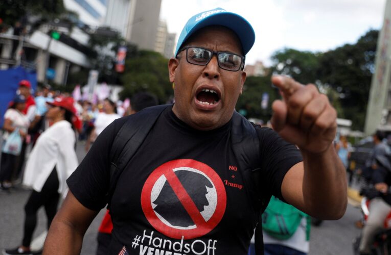 US warships may reach Venezuela coast by weekend in drug cartel operation | Politics News