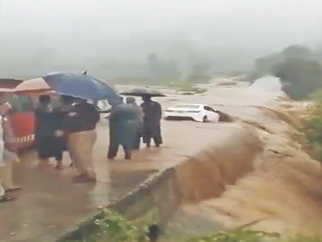 10 perish as flood fury ravages AJK, G-B