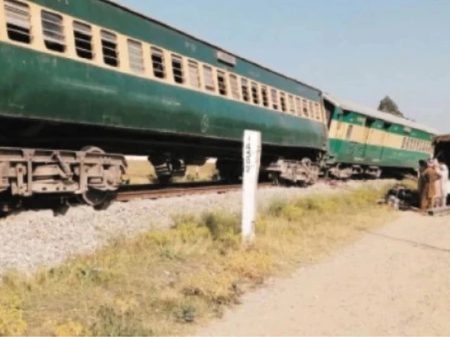 Four injured as blast hits railway station in Quetta