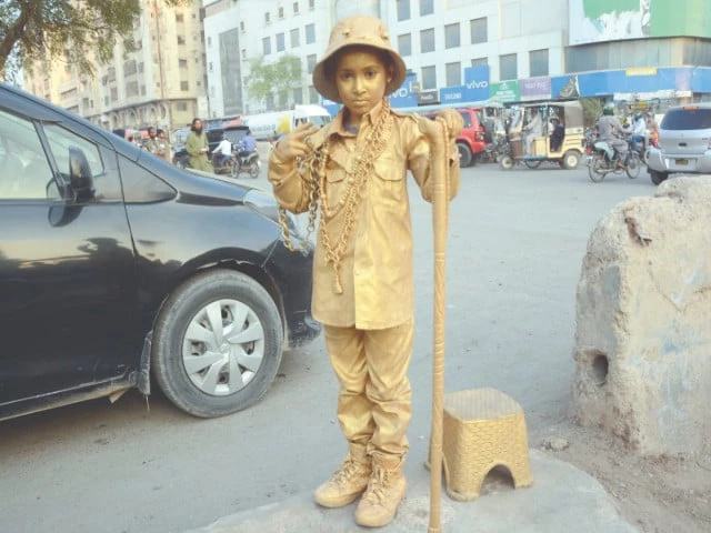 Exploitation thrives as painted children work at Karachi’s signals