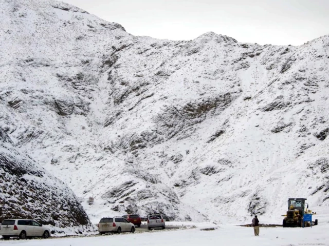 Snowfall turns Balochistan into winter wonderland ahead of New Year