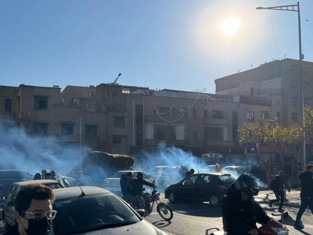 Students join Iran shopkeepers' protests