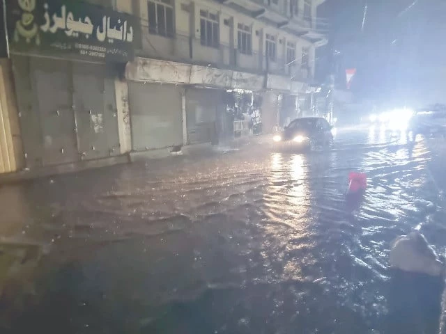 Winter’s first rain breaks dry spell in Quetta