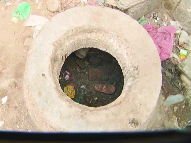 Manhole that devoured Dilbar still uncovered