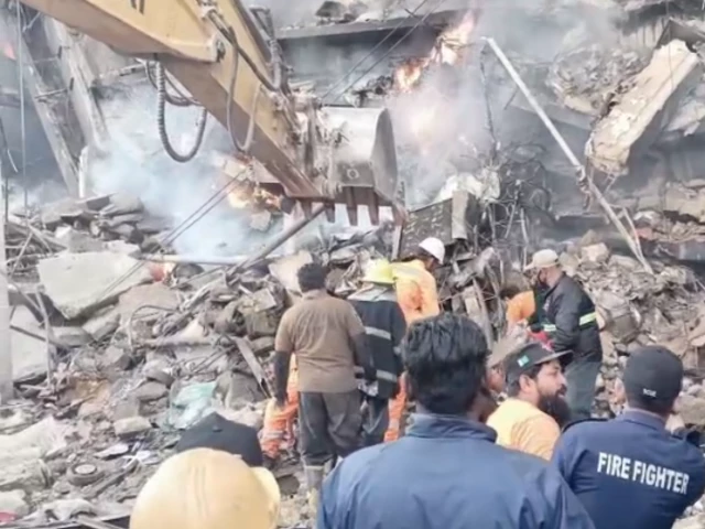 Fire at Karachi’s Gul Plaza kills 5, injures 20; blaze still not fully under control