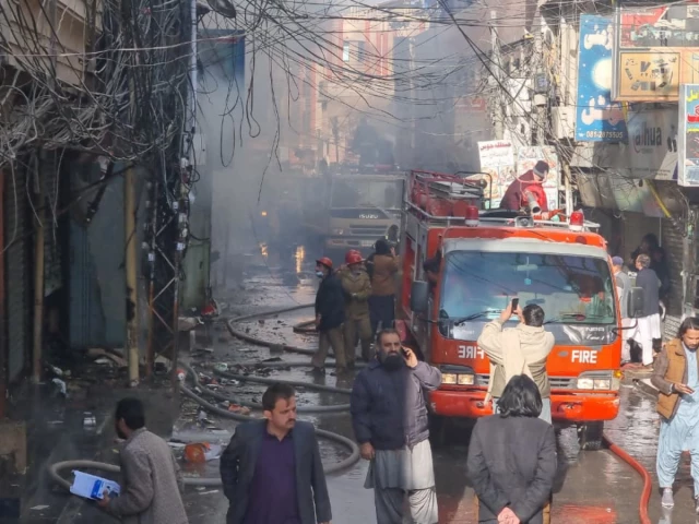 Fire guts Quetta shopping centre, 120 shops destroyed