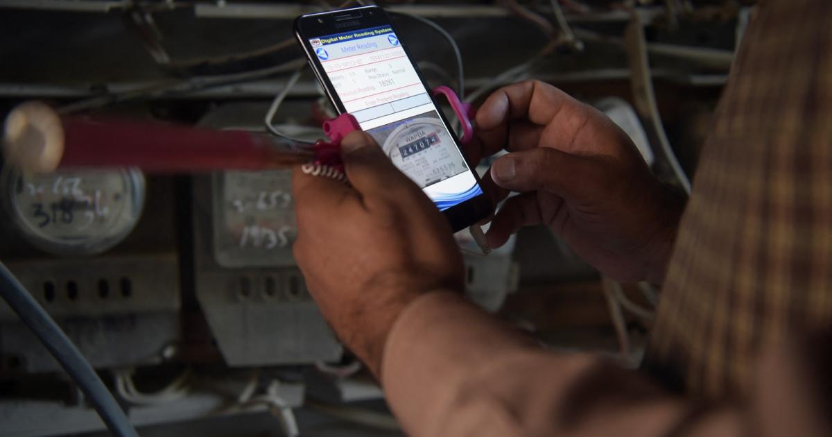 نیٹ میٹرنگ: جن کے پاس سولر نہیں، ان پر کیا فرق پڑے گا؟