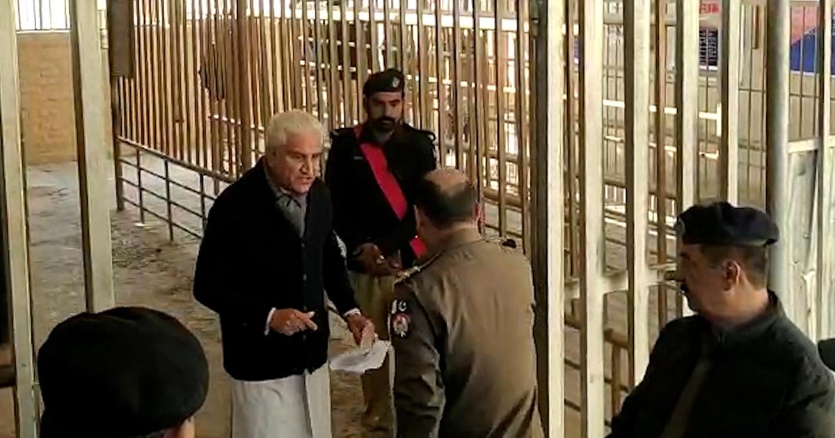 شاہ محمود سمیت قید پی ٹی آئی رہنماؤں کا رمضان میں احتجاج مؤخر کرنے پر زور