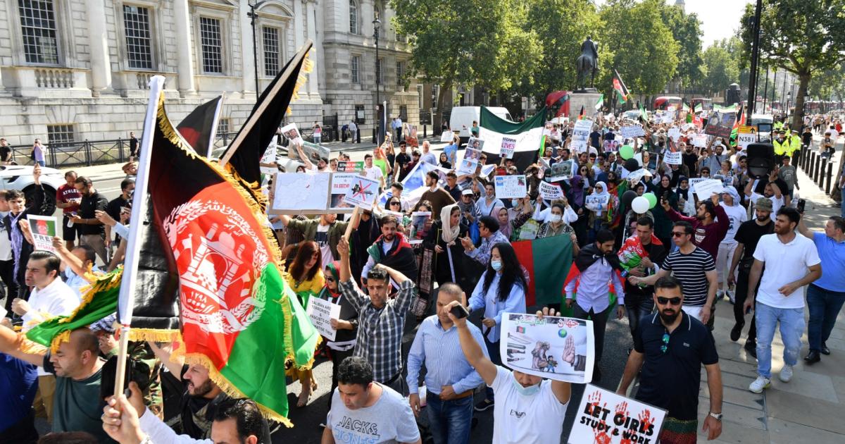 برطانیہ کا افغانستان سمیت چار ملکوں کے لیے تعلیمی ویزے بند کرنے کا اعلان