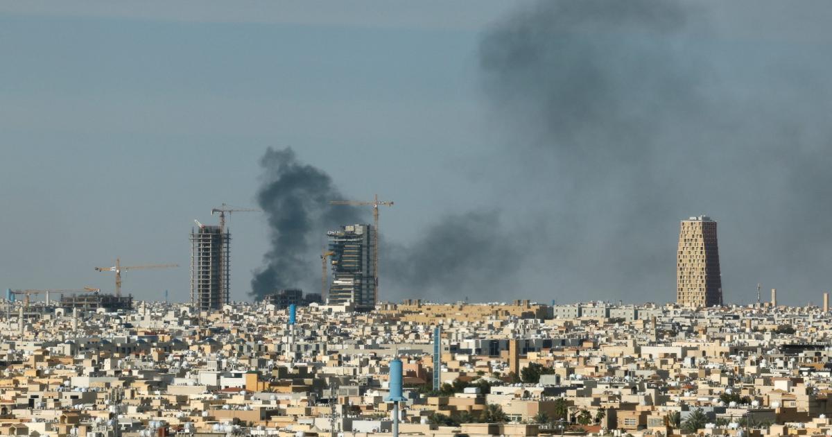 سعودی عرب میں آئل فیلڈ کی طرف جانے والے سات ڈرونز تباہ: وزارت دفاع