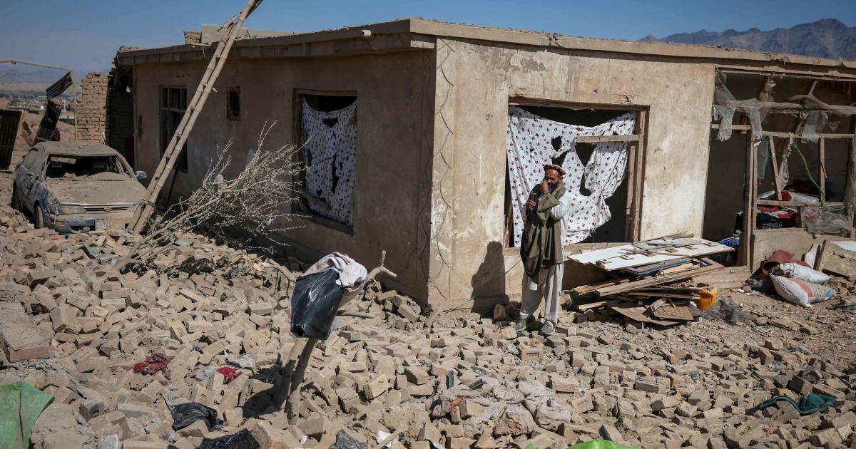 پاکستان اور افغانستان تناؤ کو طاقت کے بجائے مذاکرات سے کم کریں: چین