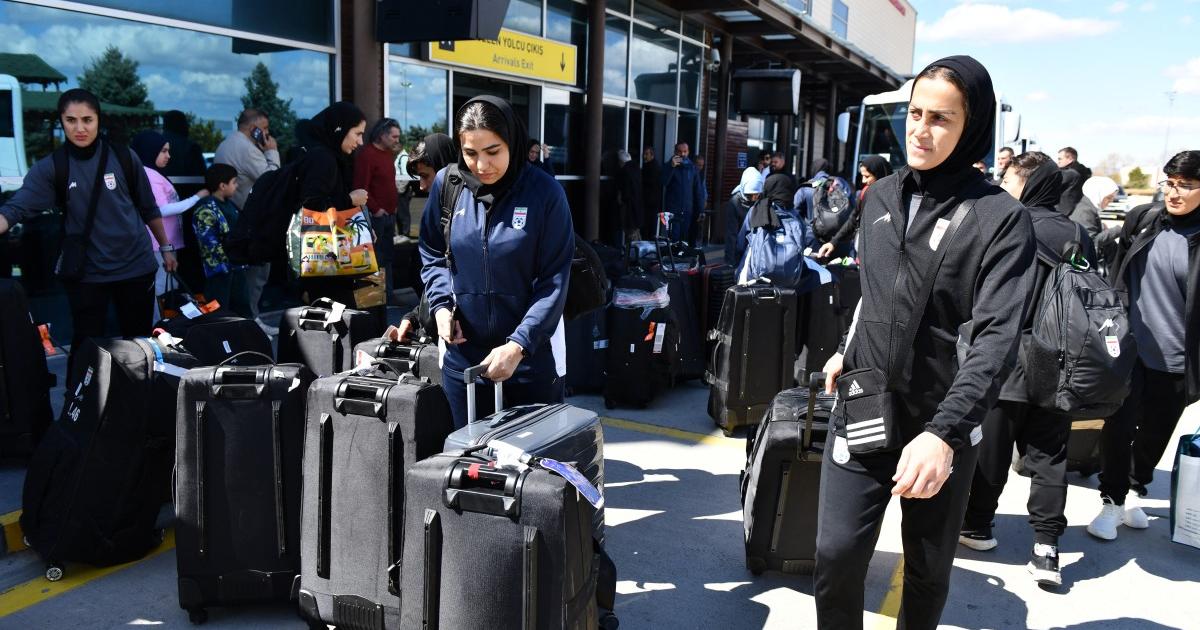 ایرانی خواتین فٹبال ٹیم آسٹریلیا سے پناہ کی درخواست واپس لے کر ایران پہنچ گئی