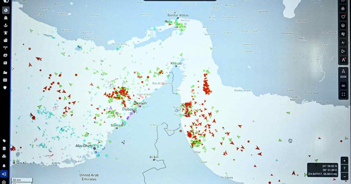 امریکہ نے بجلی گھروں پر حملہ کیا تو آبنائے ہرمز ’مکمل‘ بند کر دیں گے: ایران