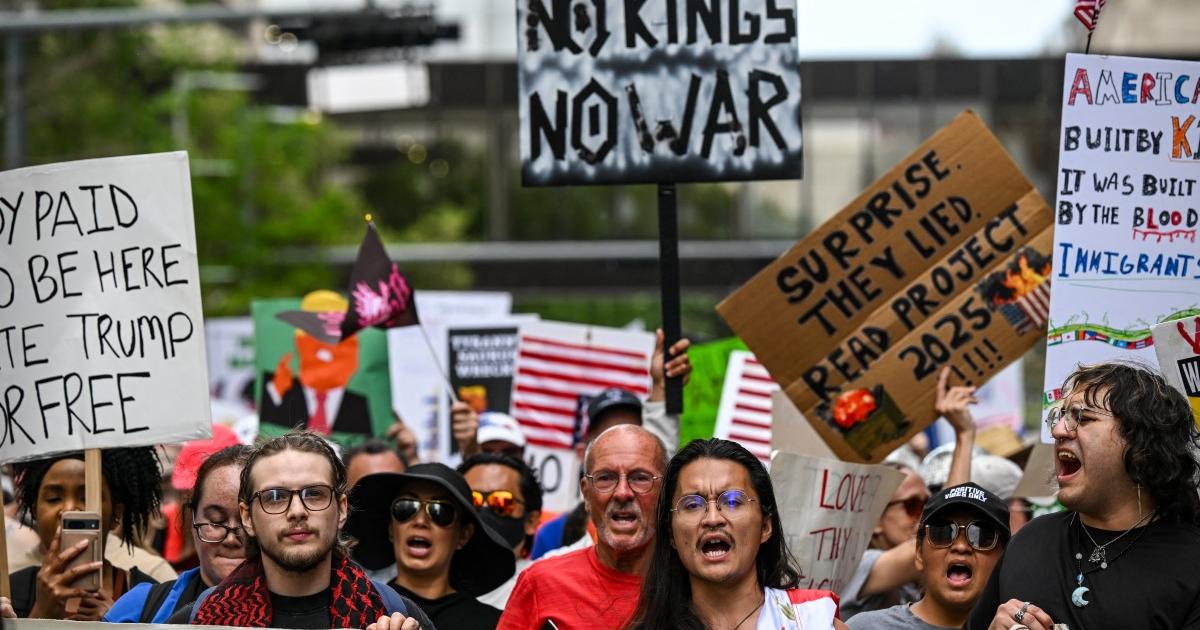 ایران کے خلاف جنگ اور ٹرمپ کی پالیسیوں کے خلاف امریکہ میں بڑے مظاہرے