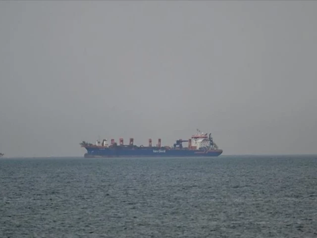 Two large Chinese container ships transit Strait of Hormuz in 2nd attempt amid Mideast conflict