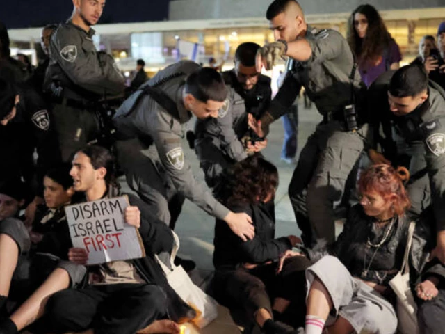 Hundreds of Israelis protest against war, clash with police