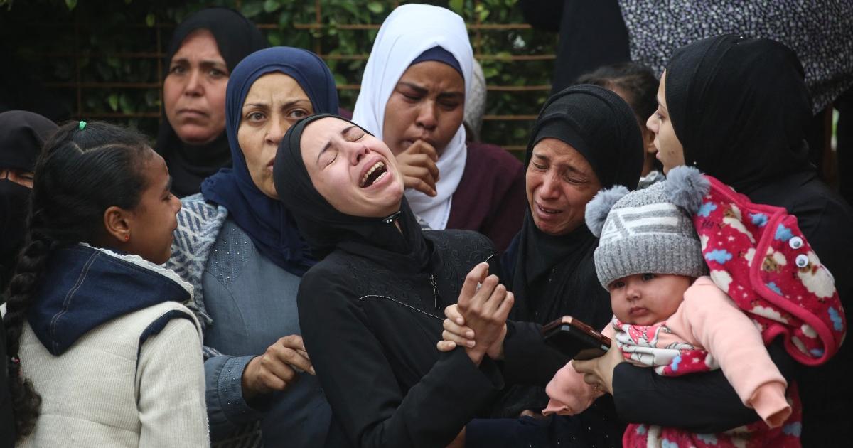 ’کوئی ماں جگر کا ٹکڑا دفن نہ کرے‘: جنگ نے غزہ کی خواتین کی زندگی کیسے بدلی؟