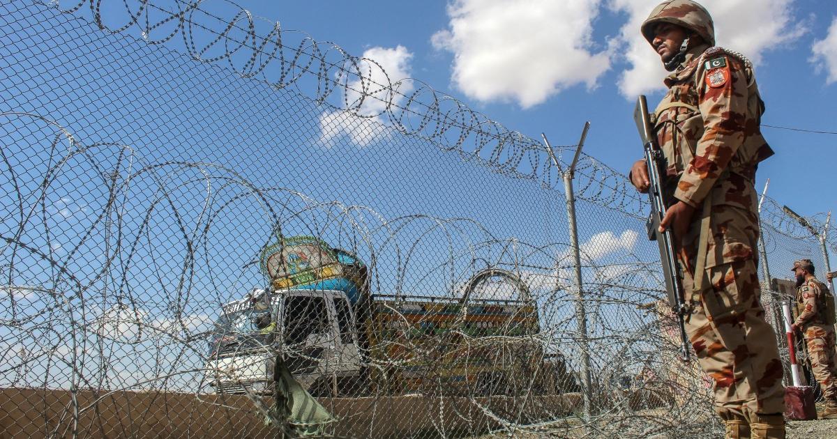 پاکستان افغانستان سرحد پر خاردار تاریں ہٹانے کے دعوے من گھڑت: وزارت اطلاعات