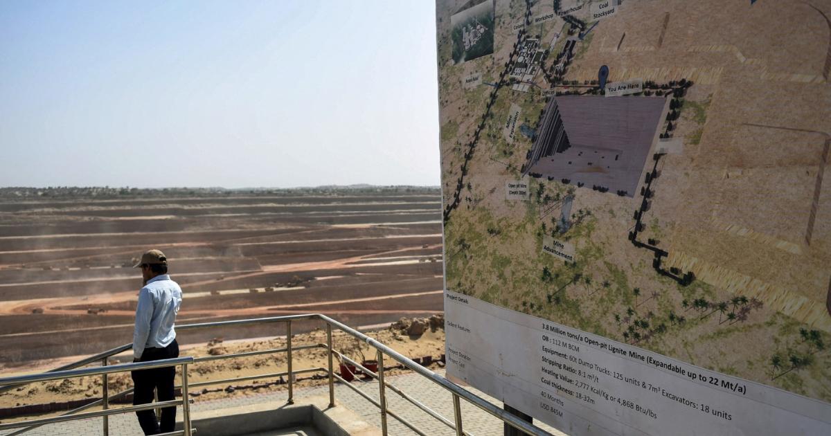 تھر میں کان کنی کو ڈیزل سے بجلی پر منتقل کیا جا رہا ہے: پاور ڈویژن