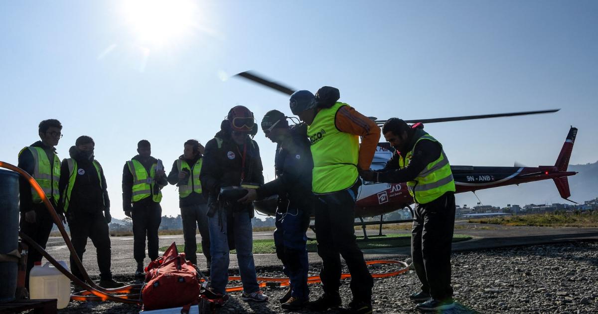 نیپال: جعلی ہیلی کاپٹر مہمات کے لیے ہائیکرز کو سوڈا کھلا کر بیمار بنانے والا گروہ بےنقاب