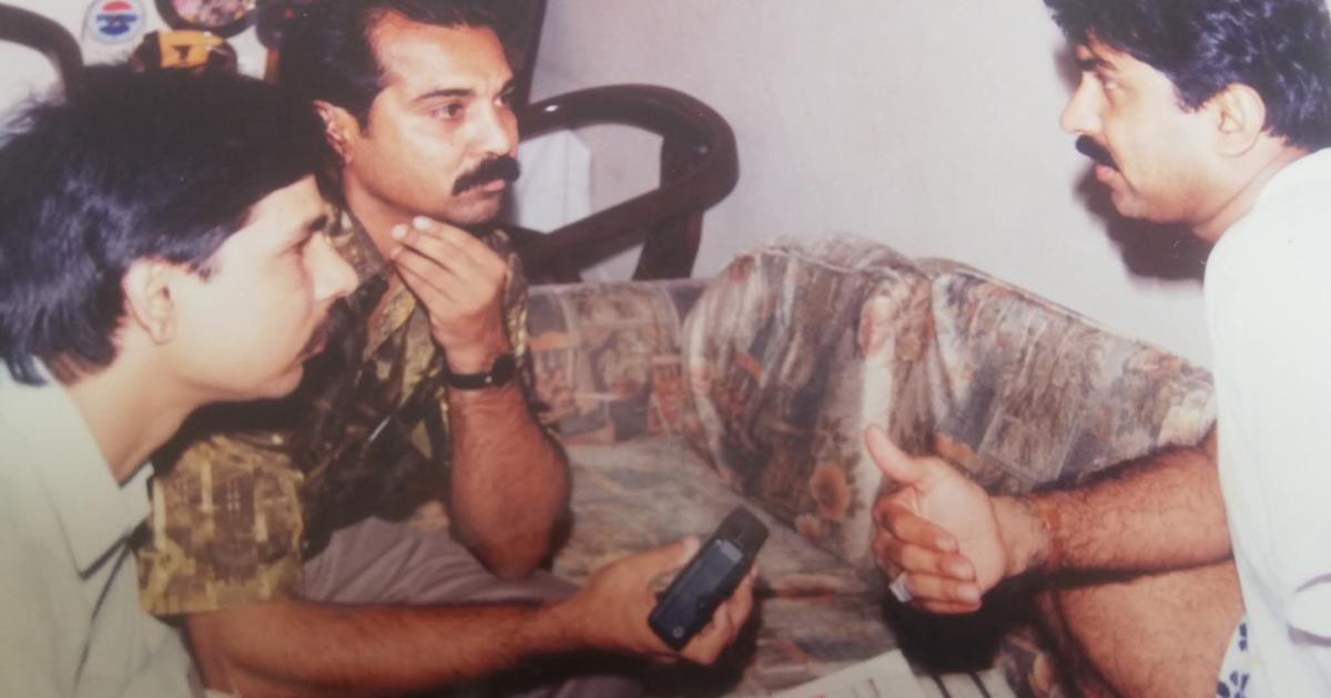 رجسٹر میں کھلاڑیوں کا ریکارڈ رکھنے والے سپورٹس جرنلسٹ منصور علی بیگ