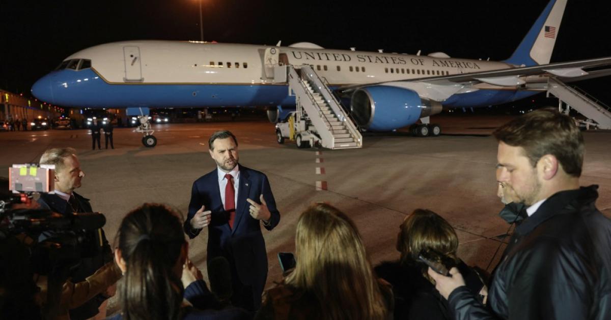 ایئر فورس ٹو: امریکی نائب صدر کا ’فلائنگ آفس‘