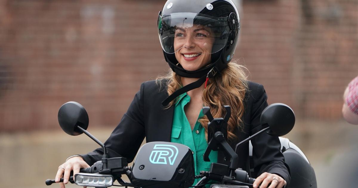 پاکستان میں ای بائیک کی طلب میں اضافہ کیوں ہو رہا ہے؟