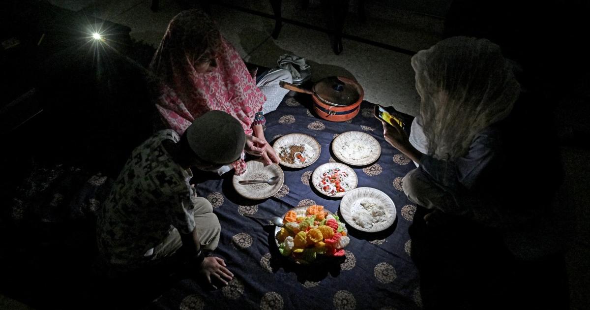 10، 10 گھنٹے لوڈ شیڈنگ: کیا وجہ پن بجلی کی پیدوار میں کمی ہے؟