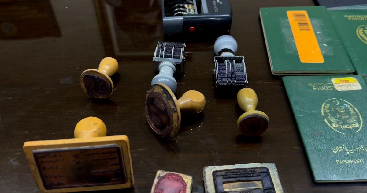 کراچی: جعلی امیگریشن سٹیمپس کی ’خفیہ لیب‘ بے نقاب