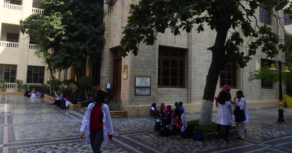 پنجاب: نجی میڈیکل کالجز میں داخلوں میں کمی کا رجحان