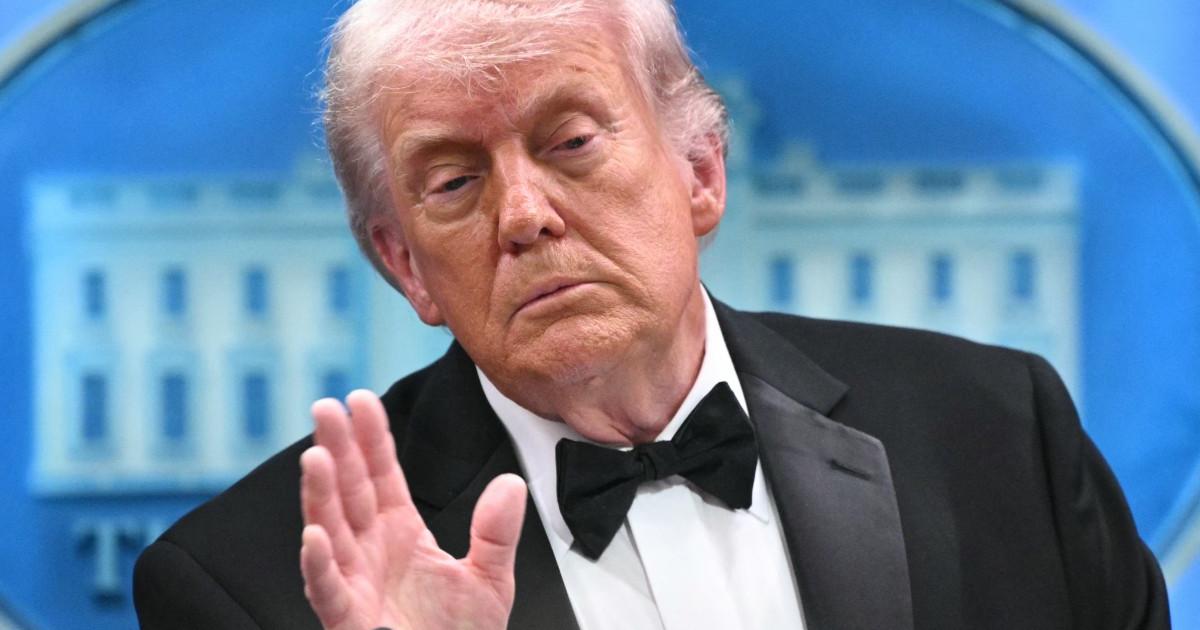 ایران مذاکرات چاہتا ہے تو ہمارے پاس آ سکتا ہے یا ہمیں کال کر سکتا ہے: صدر ٹرمپ