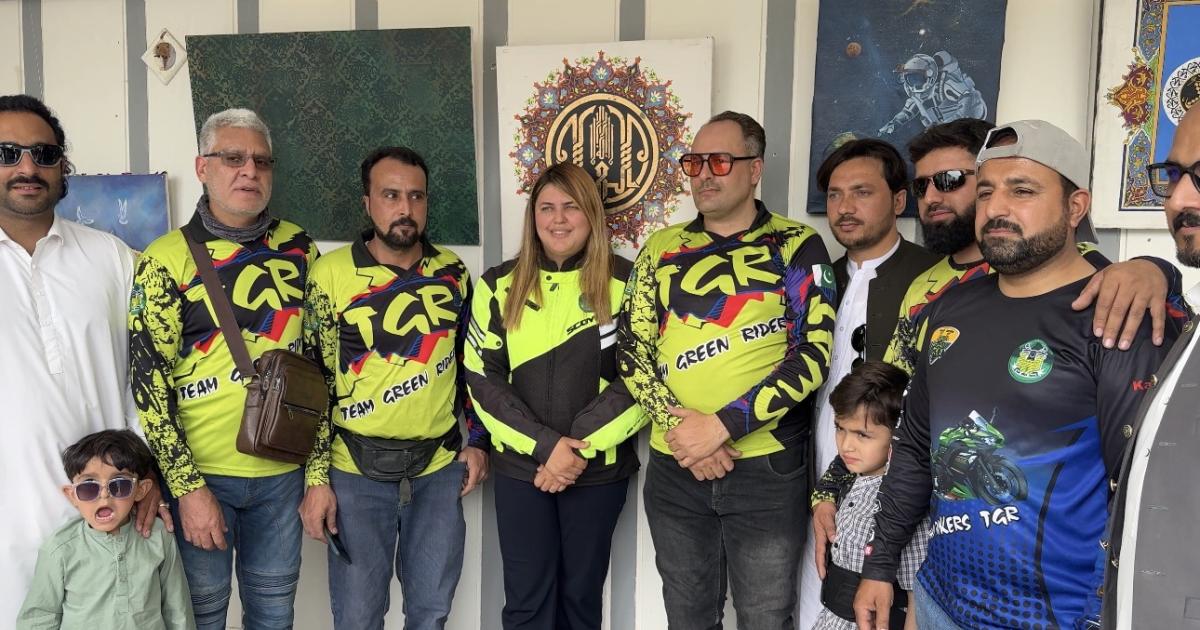 مانچسٹر سے سوات تک: خاتون بائیکر کا 36 دنوں پر محیط منفرد سفر