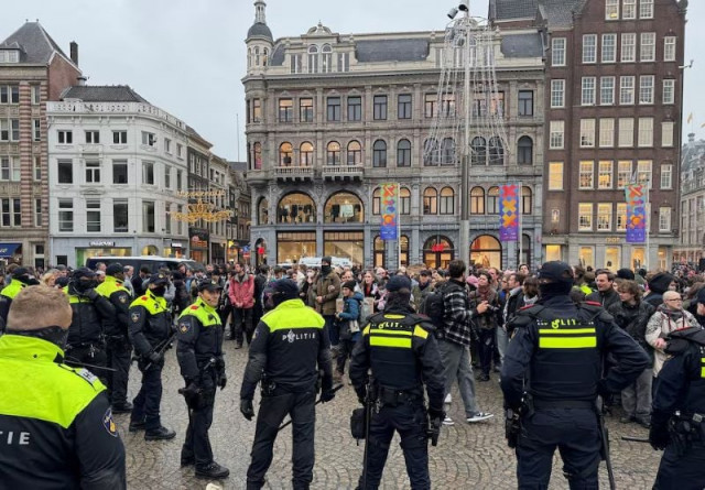 Police investigate explosion at Israel Centre in the Netherlands