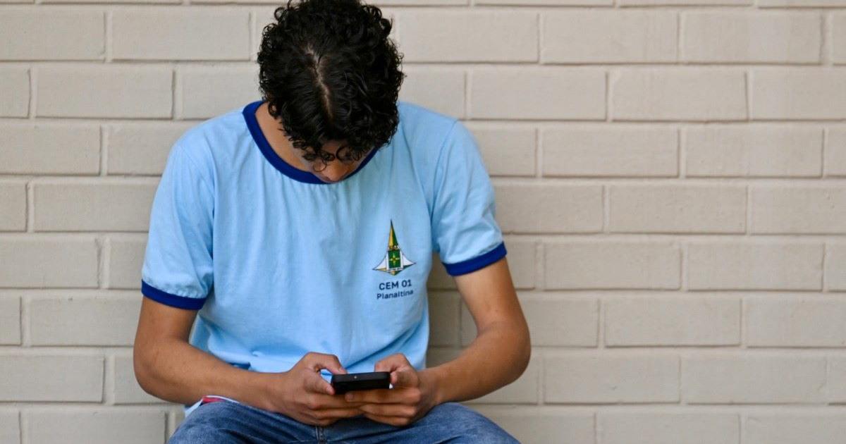 بچے آن لائن عمر کی حد سے بچنے کے لیے مصنوعی مونچھیں لگا رہے ہیں: رپورٹ