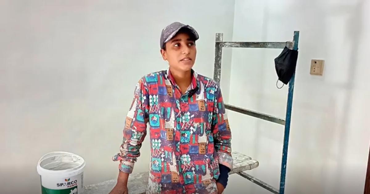 اٹک: عمارتوں کو پینٹ کرنے والی مریم جو والد کا سہارا بنیں