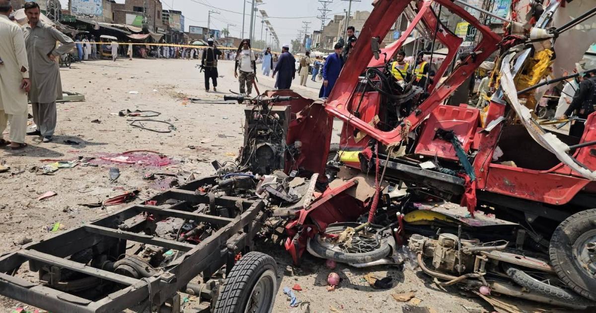 لکی مروت میں بم دھماکہ، دو پولیس اہلکاروں سمیت نو افراد کی موت
