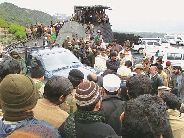 300 miners unpaid for six months in Orakzai