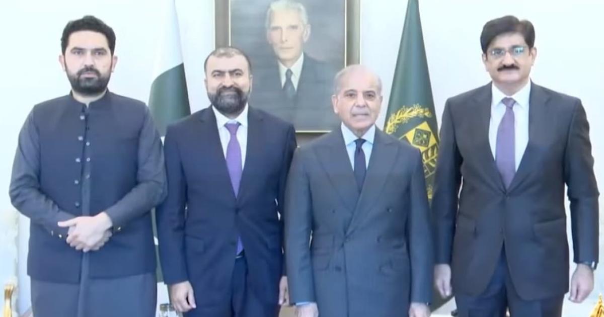بڑے چیلنجز کے باوجود معیشت میکرو سطح پر مستحکم: پاکستانی وزیراعظم