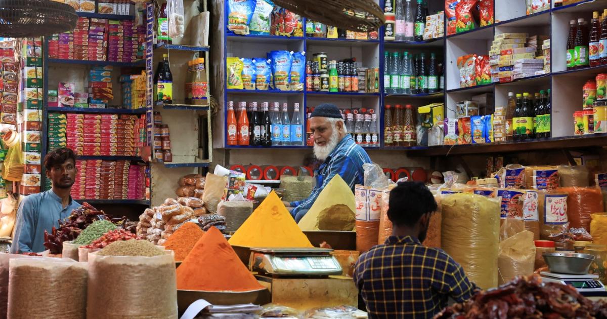 پاکستان کا بجٹ اور آئی ایم ایف: فیصلے کہاں ہوتے اور اثرات کس پر پڑتے ہیں؟