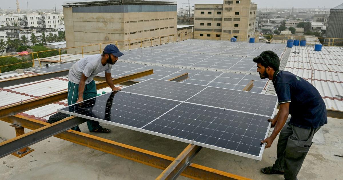 قابل تجدید توانائی میں 13 فیصد اضافہ، گھریلو اور زرعی صارفین کی منتقلی: پاکستان اکنامک سروے