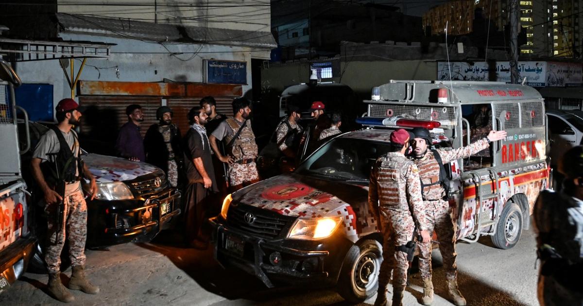 کراچی میں عسکریت پسندوں کا حملہ، 4 رینجرز اہلکار جان سے گئے: پولیس