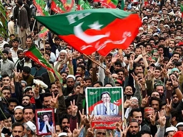 Tehreek-e-Insaf rift spills into open
