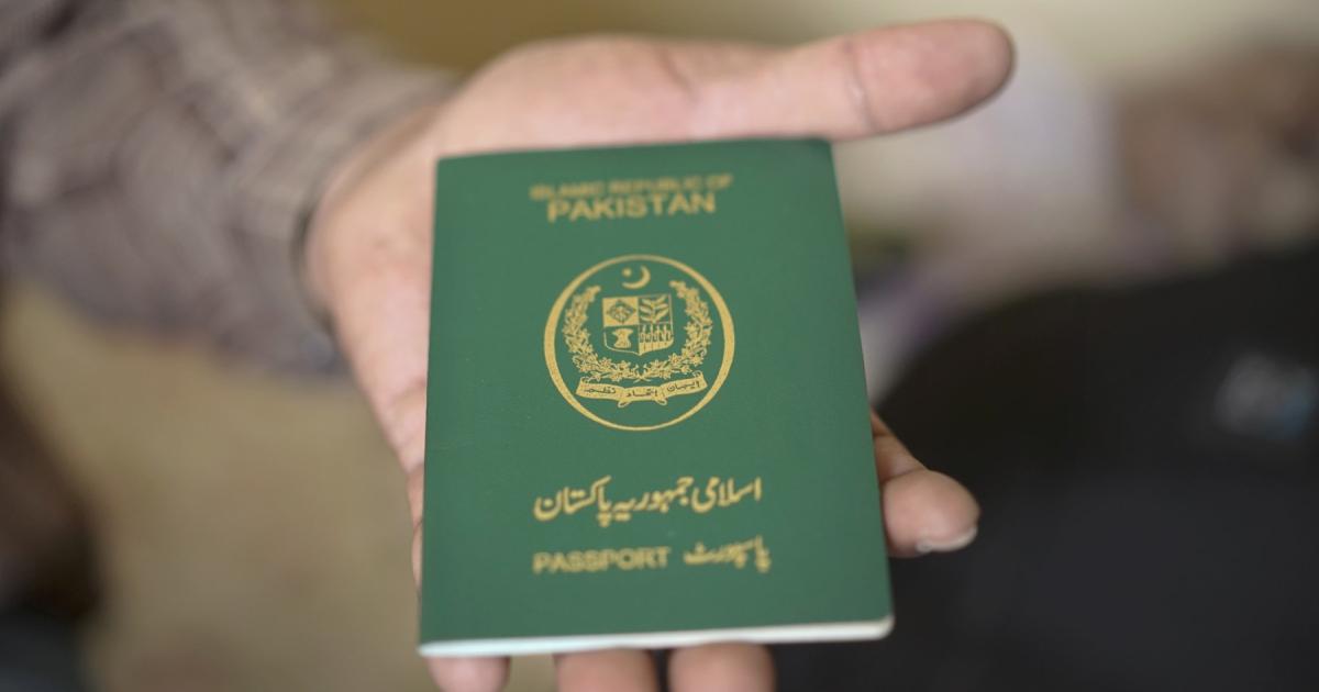 پاکستان کے پاسپورٹ دفاتر میں کیش لیس ادائیگی شروع