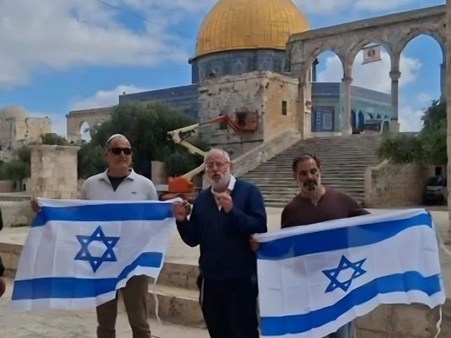 Around 1,300 Israeli occupiers storm Al-Aqsa Mosque compound in occupied East Jerusalem