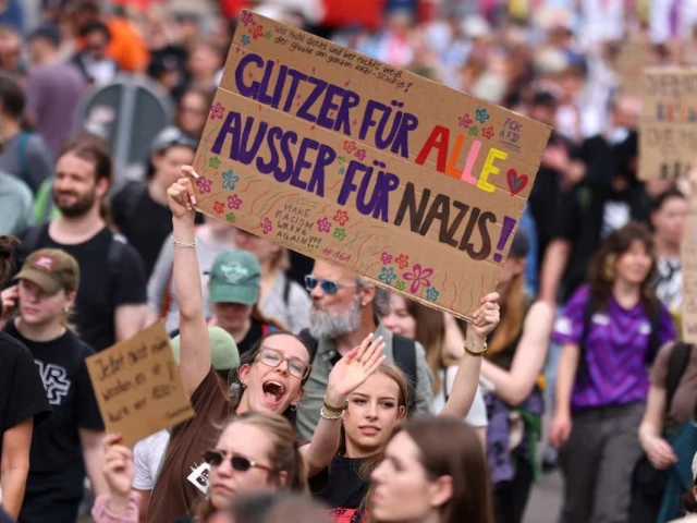 Thousands protest in Germany as far-right AfD sets sights on power