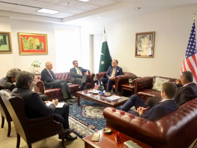 FinMin discusses refinery modernisation with Honeywell in Washington