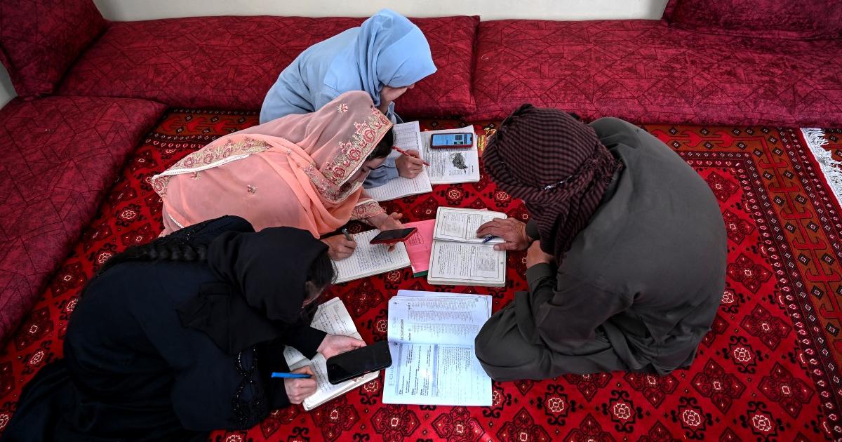 افغان طالبان کے پانچ سال: ’پہلے بچوں کی بم دھماکوں میں موت کا خوف، اب تعلیم کی فکر ‘