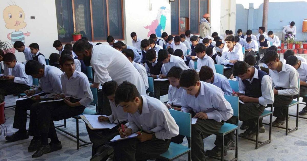 خیبر پختونخوا: میٹرک نتائج میں 50 فیصد تک طلبہ کے فیل ہونے کی وجوہات کیا ہیں؟