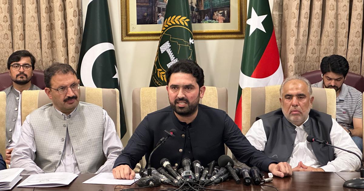 عمران خان کو اہل خانہ سے ملنے دیا جائے تاکہ بلڈ پریشر قابو میں رہے: سرکاری ڈاکڑرز